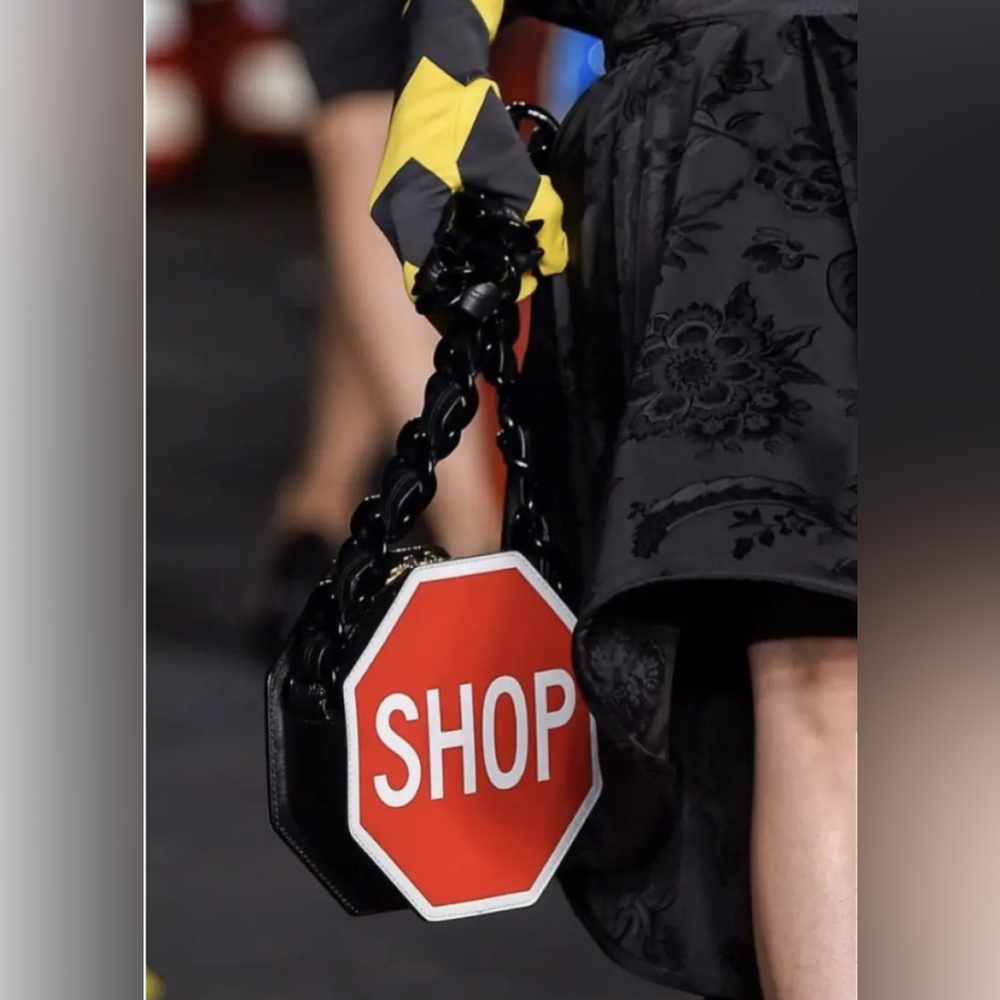 Stunning brand new Moschino Milano runway “SHOP” bag in EUC